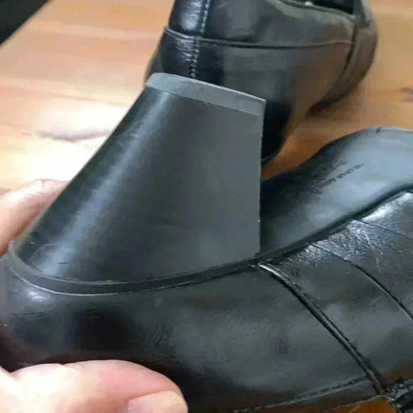 Life Stride black leather heels,side elastic for comfort, 2 1/2 “ heel, Size 9.5 - Picture 11 of 13